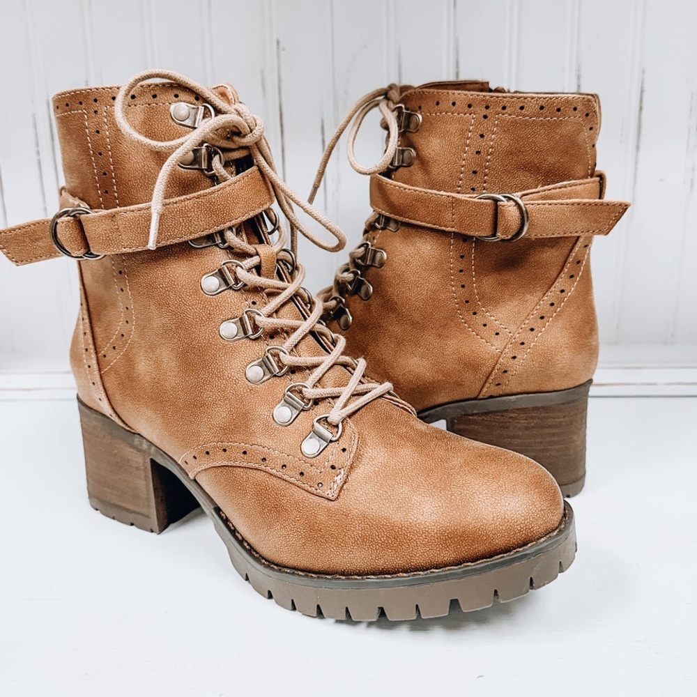 NIB Very G Donatella Vegan Leather Lace Up Moto Boots Combat Booties Tan - Picture 4 of 4